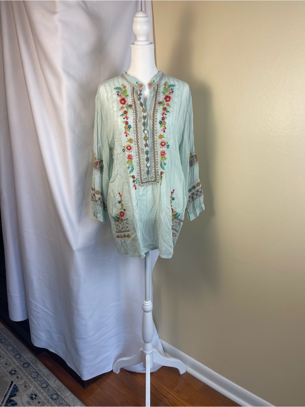 Johnny Was Floral Embroidered Boho Tunic Top M Semi Sheer Mint Cupra Rayon Luxe - Picture 2 of 16